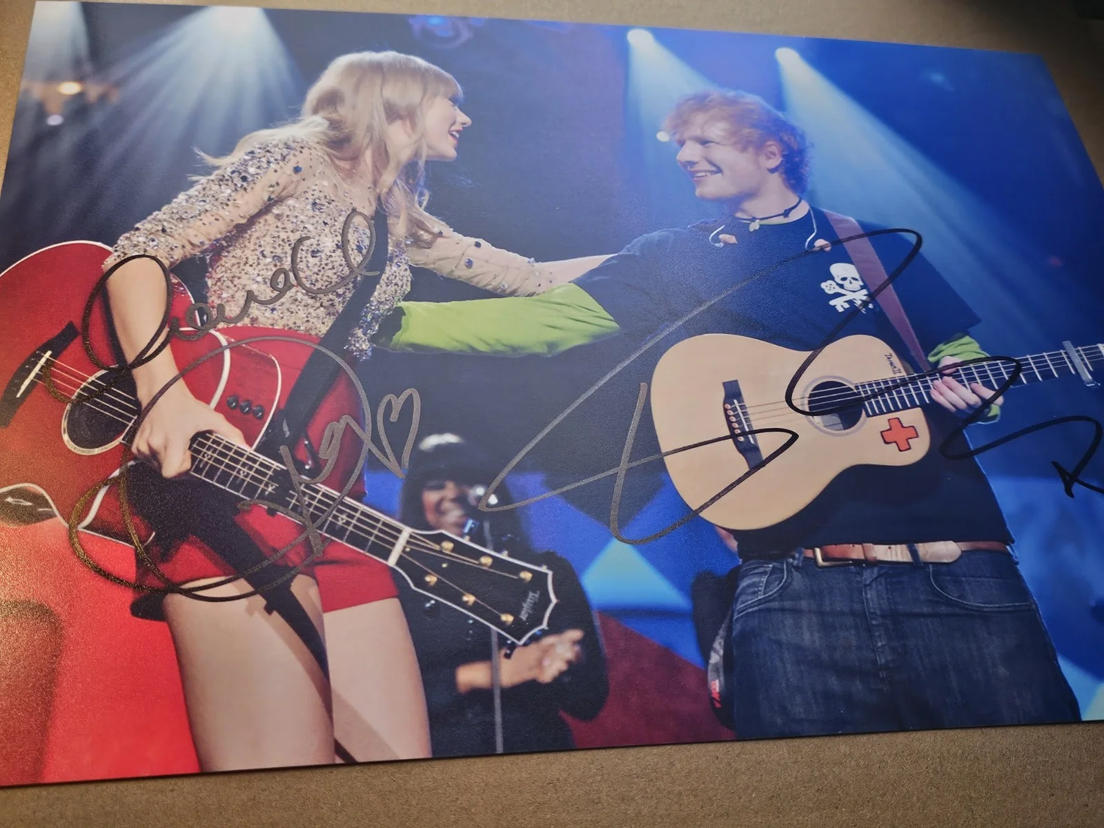 TAYLOR SWIFT AND ED SHEERAN ORIGINAL AUTOGRAPHS 12" X 8" W/ COA PHOTO 🎸, изображение 5