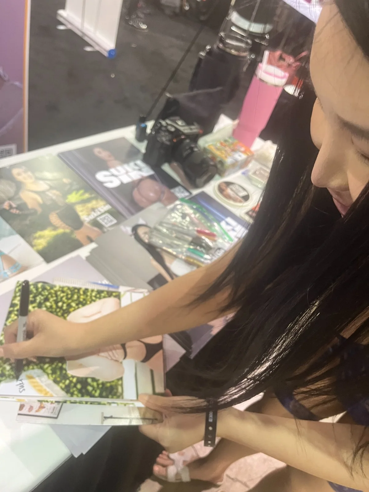 Suki Sin — Suki Sin Adult Video Star signed Hot 8x10 photo autographed Proof #7, изображение 2
