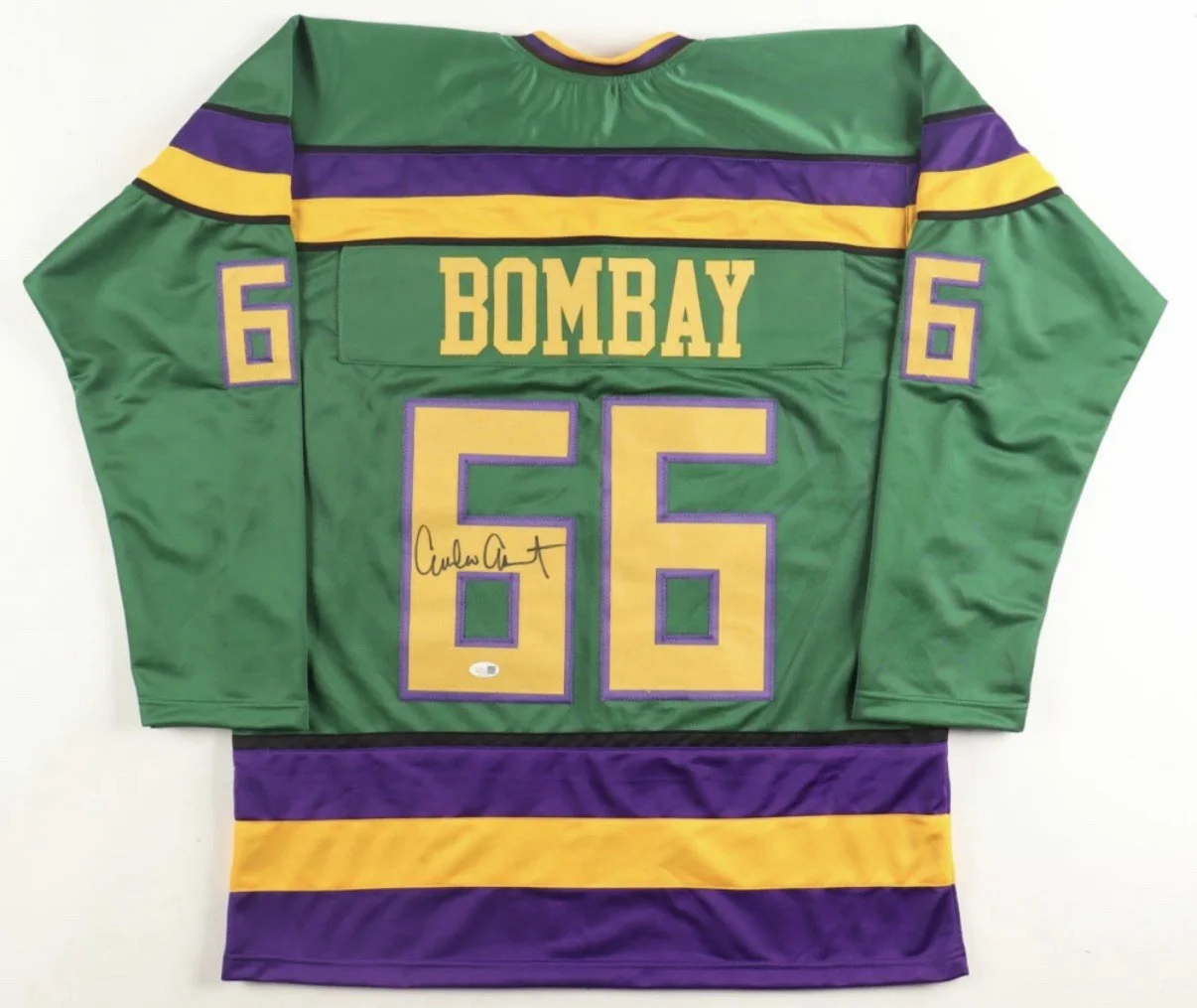 Emilio Estevez — Emilio Estevez Mighty Ducks Signed Green Bombay Hockey Jersey (JSA Hologram)