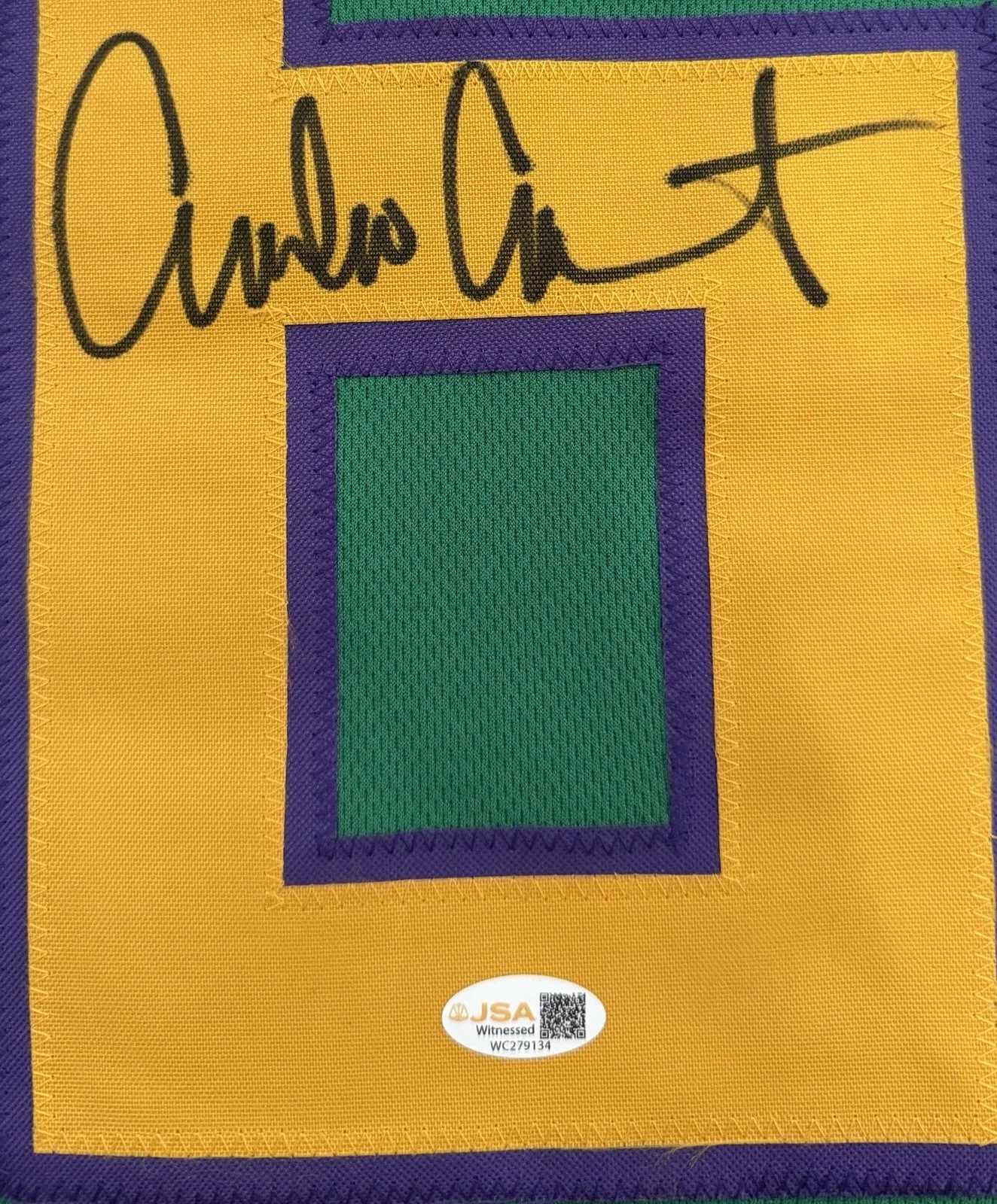Emilio Estevez — Emilio Estevez Mighty Ducks Signed Green Bombay Hockey Jersey (JSA Hologram), изображение 3