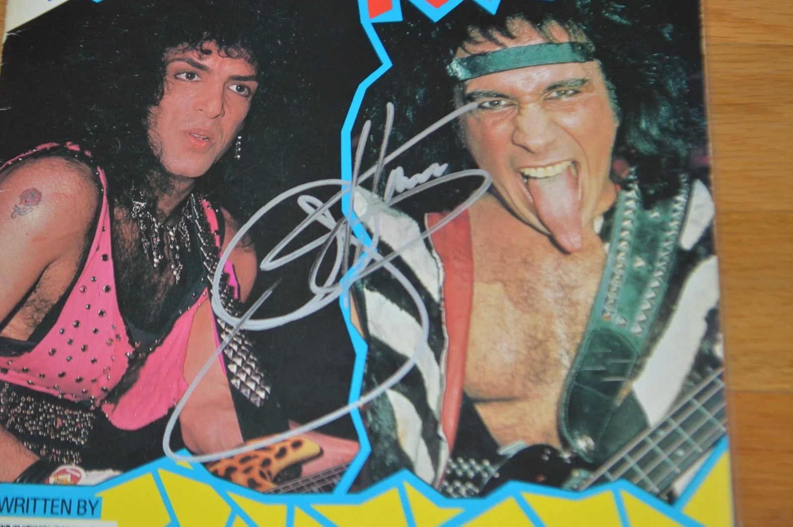 KISS Gene Simmons Autographed "Anabas" Vol 4 Magazine 1987 with PSA/DNA Hologram, изображение 2