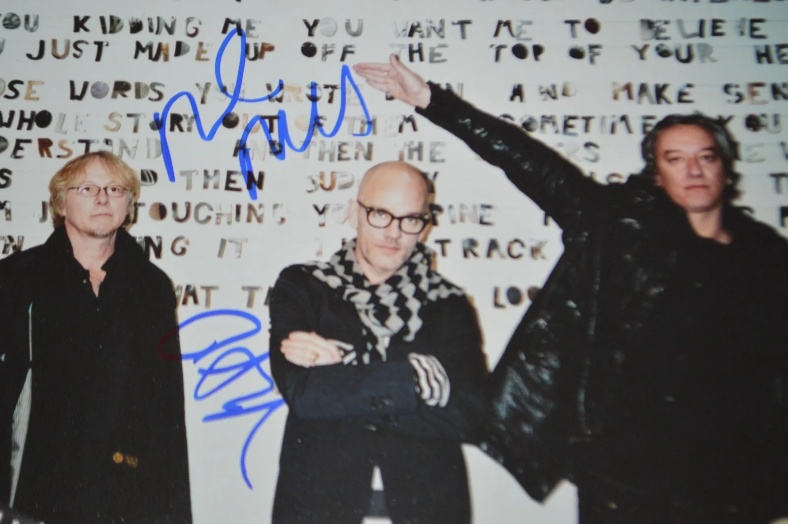 R.E.M. Mike Mills & Peter Buck Autographed 8x10 Photo with Beckett Hologram, изображение 2