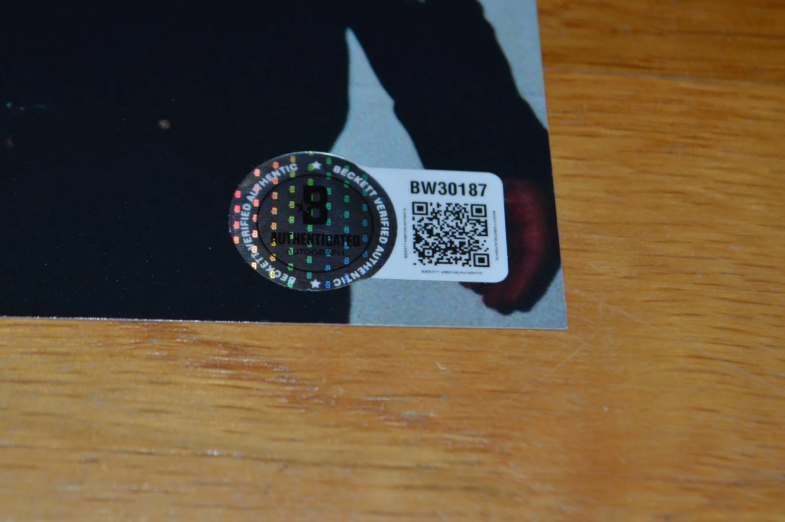 R.E.M. Mike Mills & Peter Buck Autographed 8x10 Photo with Beckett Hologram, изображение 3