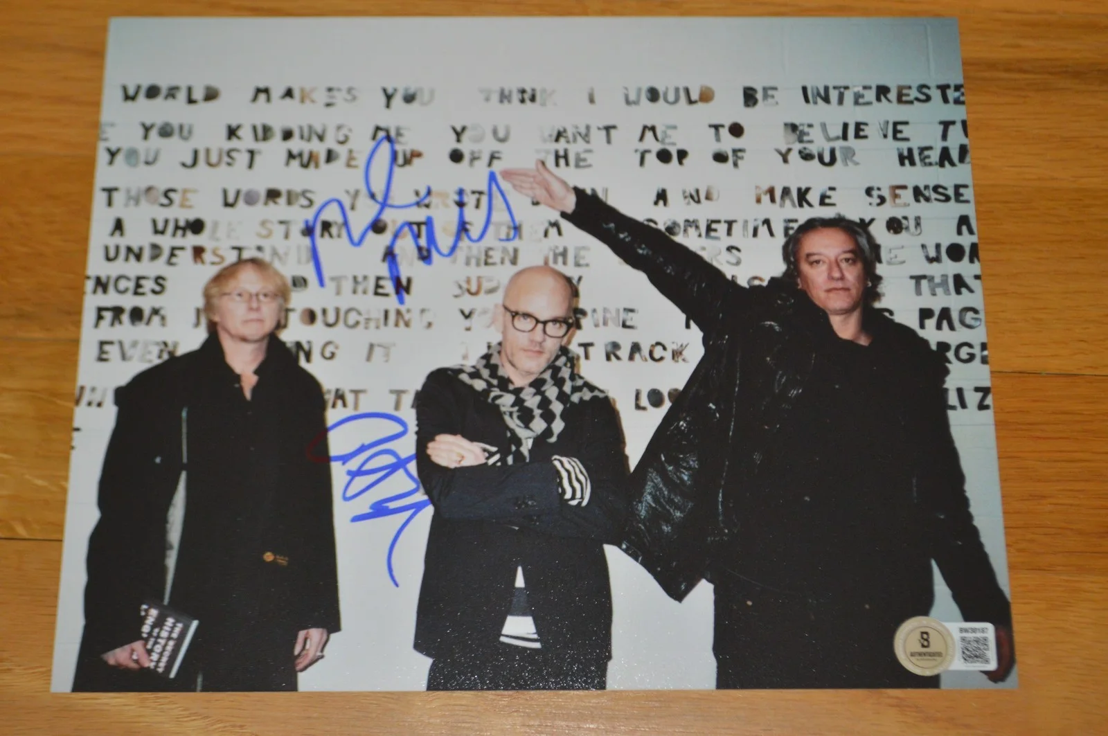 R.E.M. Mike Mills & Peter Buck Autographed 8x10 Photo with Beckett Hologram, изображение 4