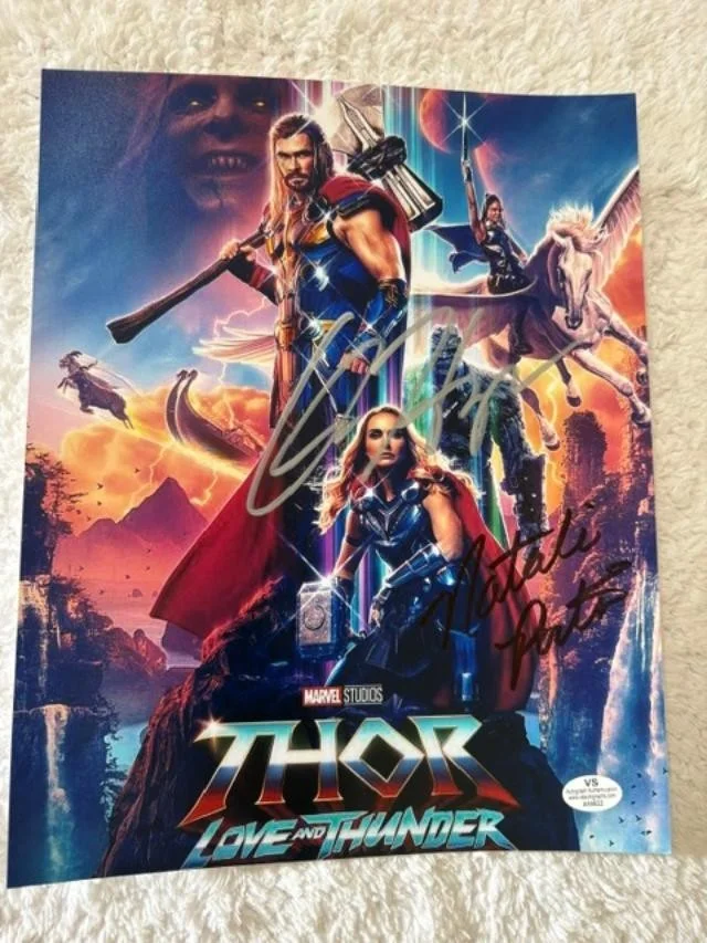 Chris Hemsworth & Natalie Portman — Chris Hemsworth & Natalie Portman Autographed Picture