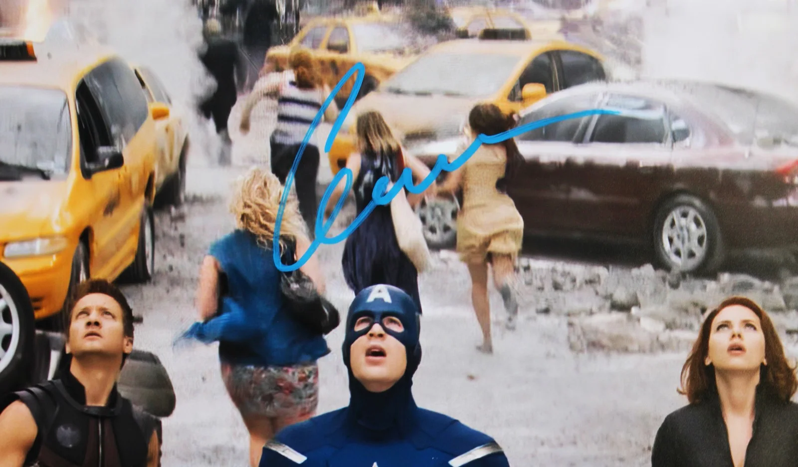 Chris Evans, Jeremy Renner — Chris Evans & Jeremy Renner Avengers Authentic Signed 16x20 Photo BAS #AE64502, изображение 2