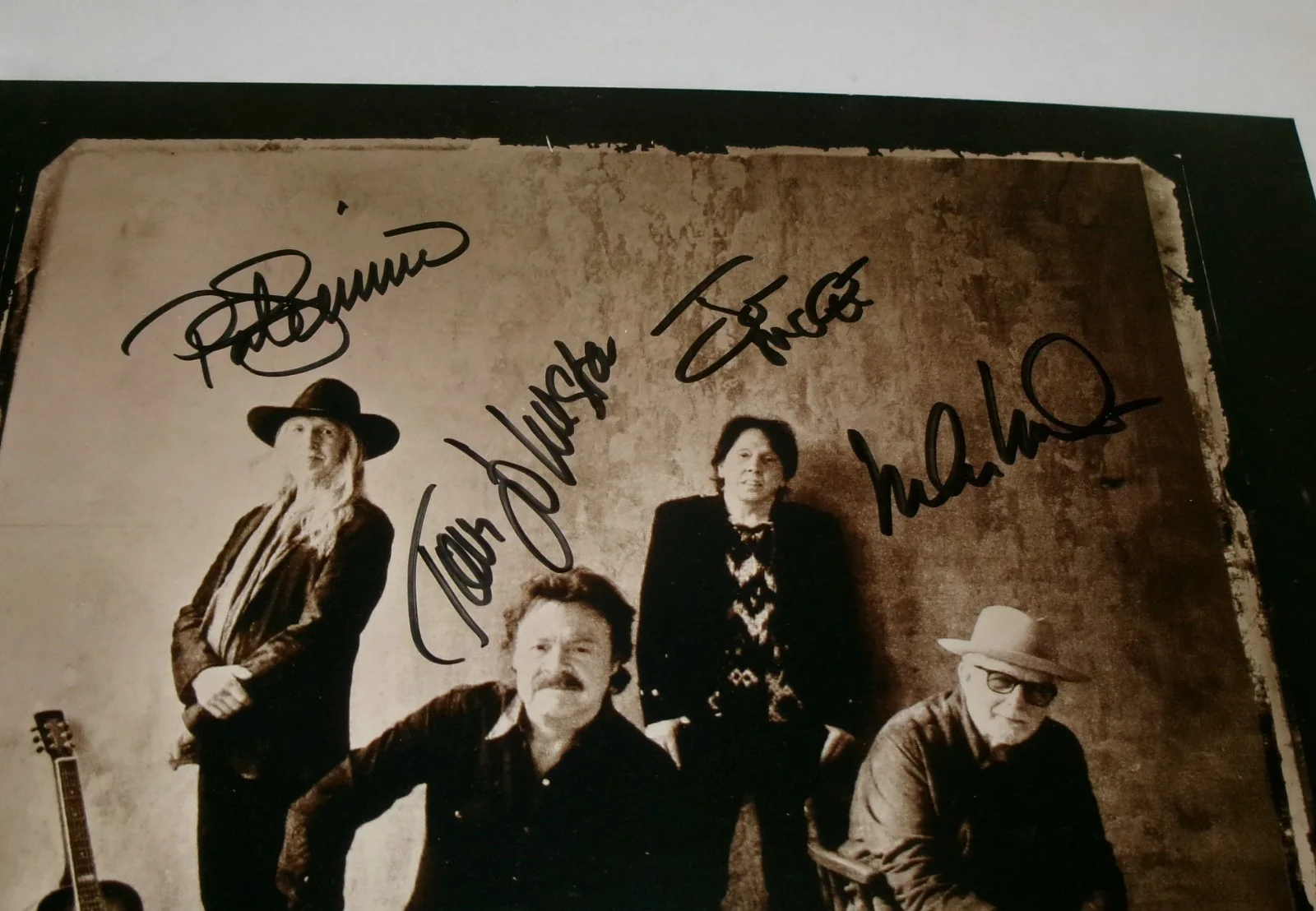 FRAMED Doobie Brothers Walk This Road SIGNED Album Flat JSA CERT, изображение 4