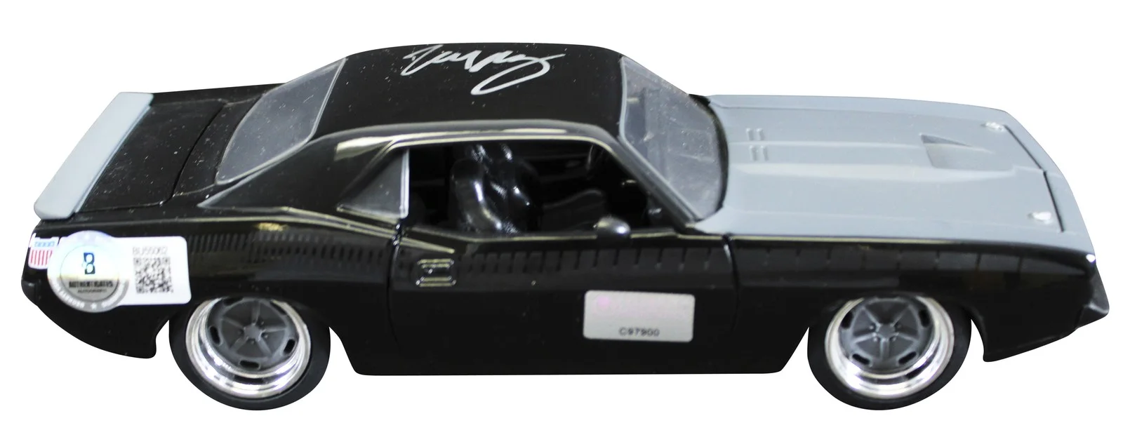 Michelle Rodriguez — Michelle Rodriguez Fast And Furious Signed Barracuda 1:24 Die Cast Metal Car BAS, image 4
