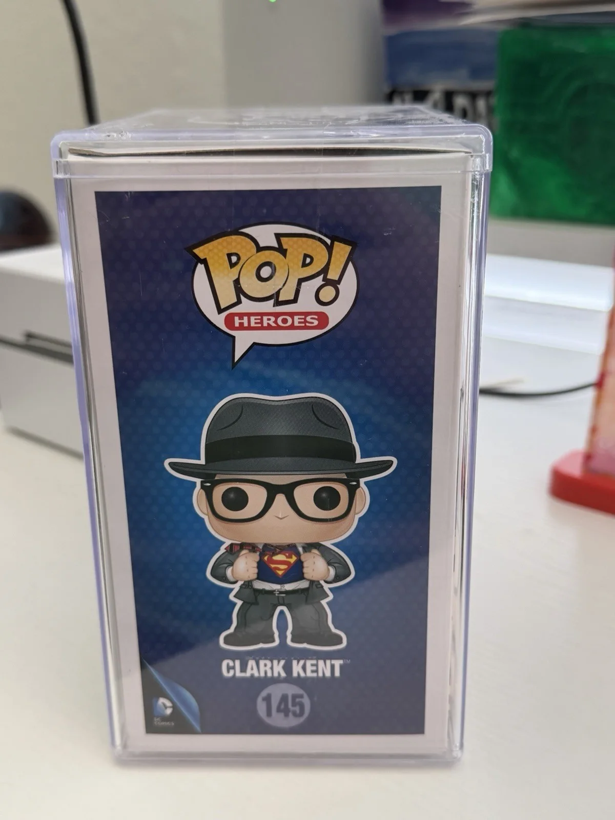 Dean Cain — Dean Cain signed Clark Kent Super Heroes Funko Pop #145 (Superman), изображение 3