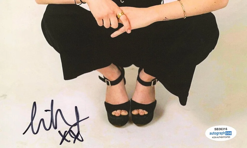 LILYISTHATYOU — Singer LILYISTHATYOU signed 8x10 Photo EXACT PROOF b FMRN Moderation ACOA COA, image 5