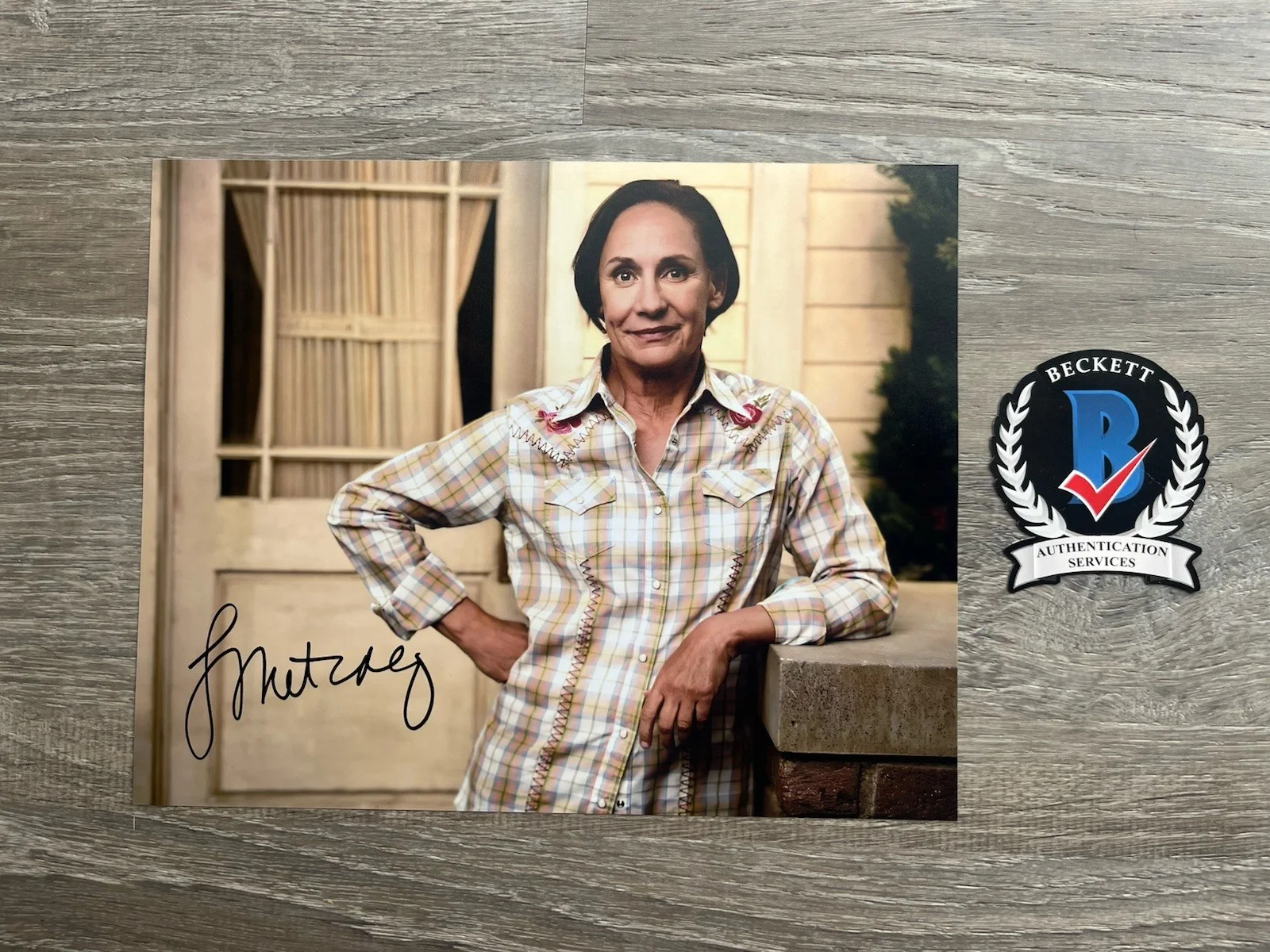 Laurie Metcalf — Laurie Metcalf Signed Roseanne 8x10 Photo Beckett COA Aunt Jackie The Conners