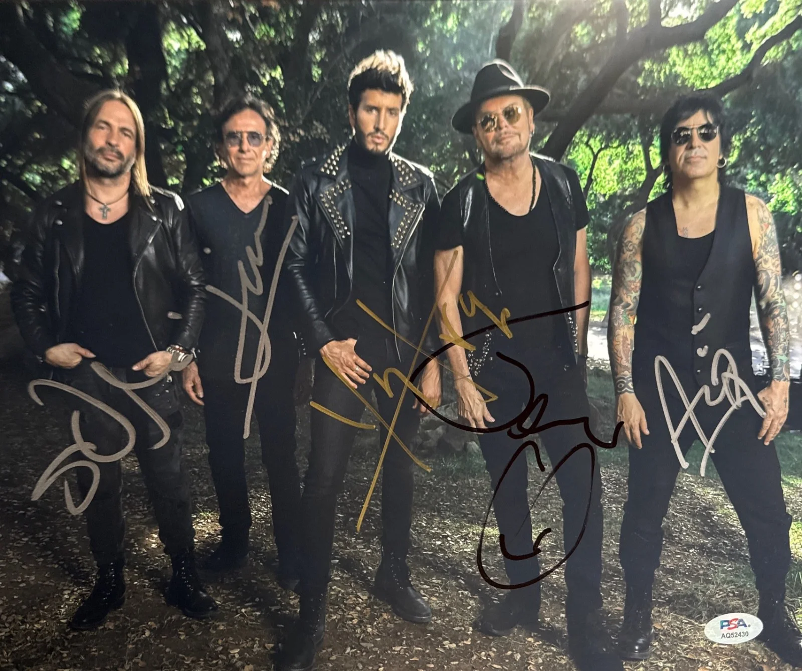Mana Band And Sebastian Yatra Signed 11x14 Photo RARE!! PSA AQ52430, изображение 2