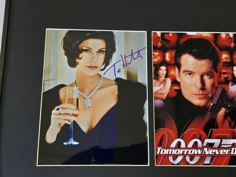 Teri Hatcher Signed Tomorrow Never Dies Photo Display Framed 16x20 BBC Bond, image 2