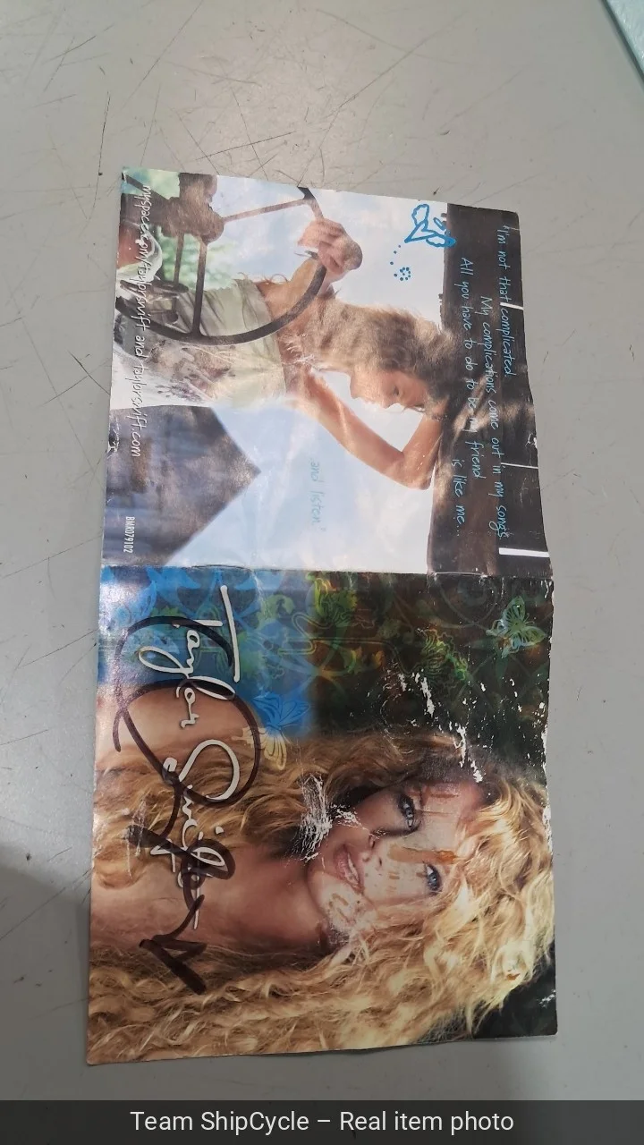 DEFECTIVE Taylor Swift Autographed CD insert G3D, image 3