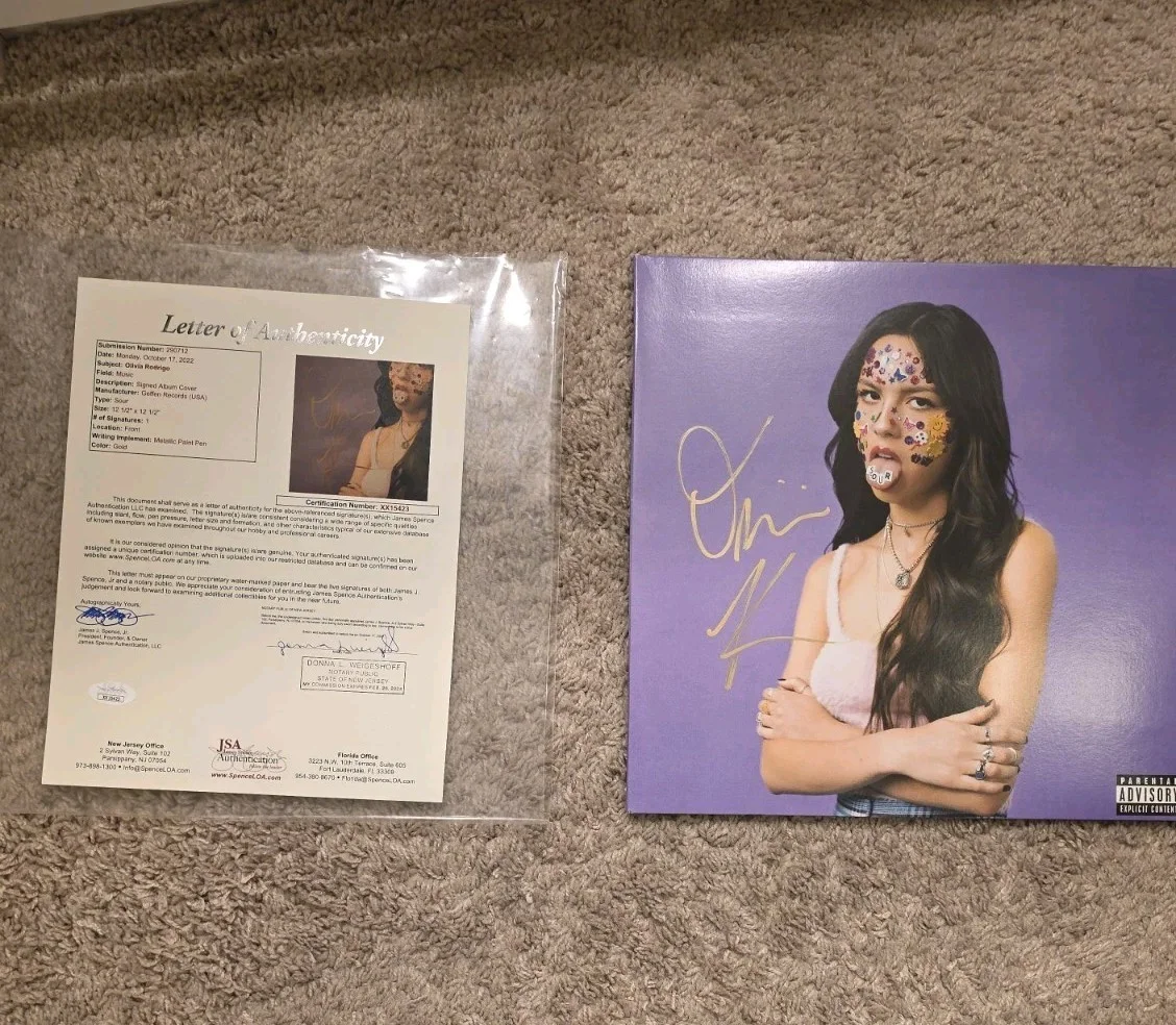 Olivia Rodrigo Signed SOUR vinyl cover JSA LOA, image 5