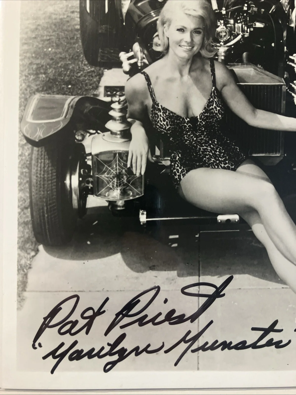 Pat Priest — Pat Priest The Munsters Original Signed 8X10 Photo Picture Beckett Authenticated, image 2
