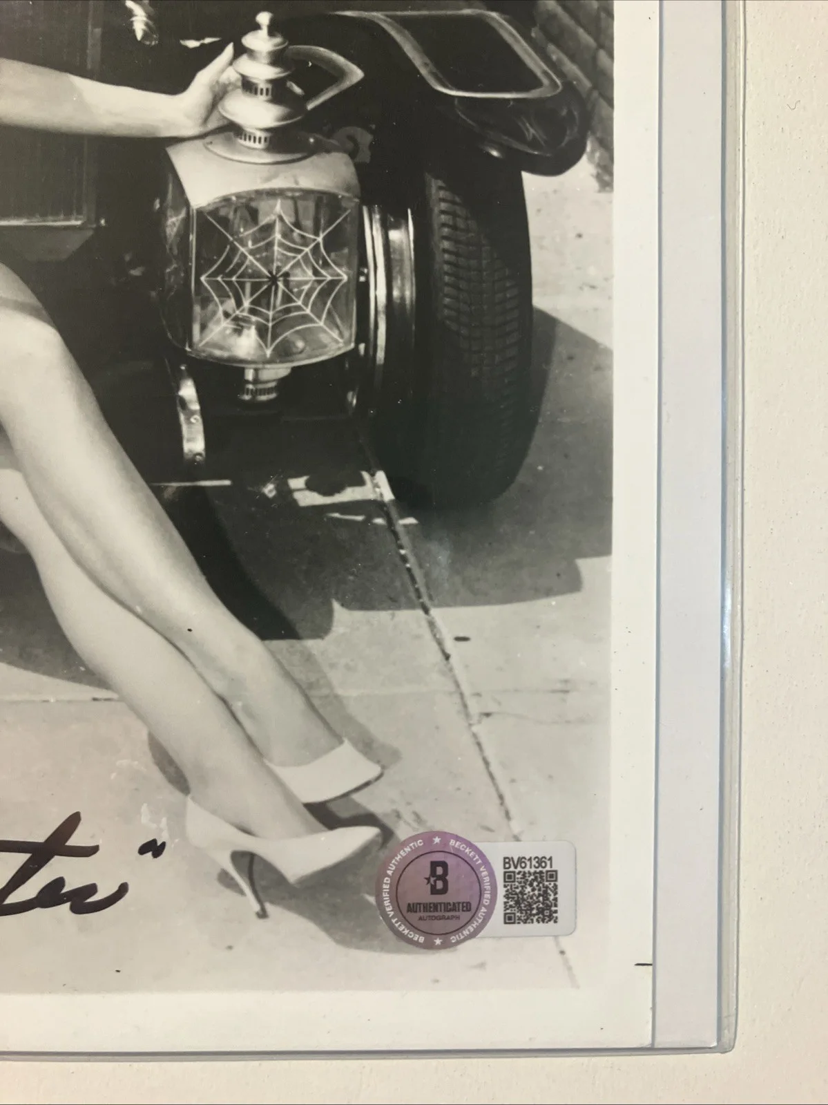 Pat Priest — Pat Priest The Munsters Original Signed 8X10 Photo Picture Beckett Authenticated, image 3