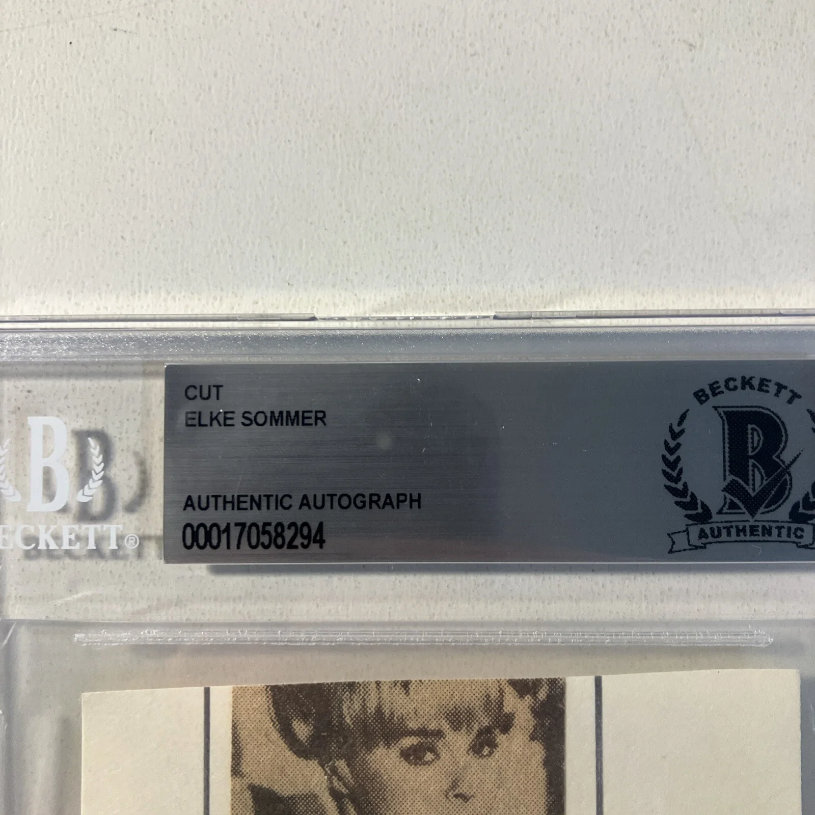 Elke Sommer Autograph w/ Picture "With Love" Beckett Authenticated & Encased, изображение 3
