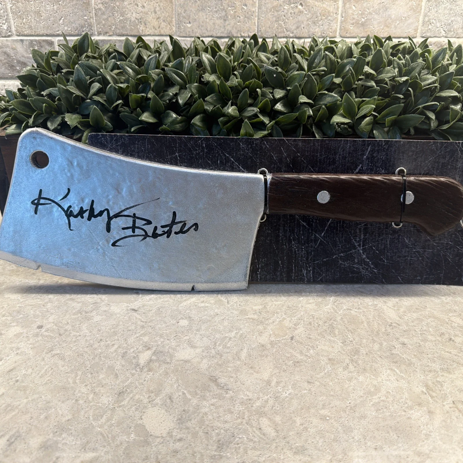 Kathy Bates — KATHY BATES SIGNED MISERY CLEAVER MOVIE PROP TOY AUTOGRAPH JSA COA