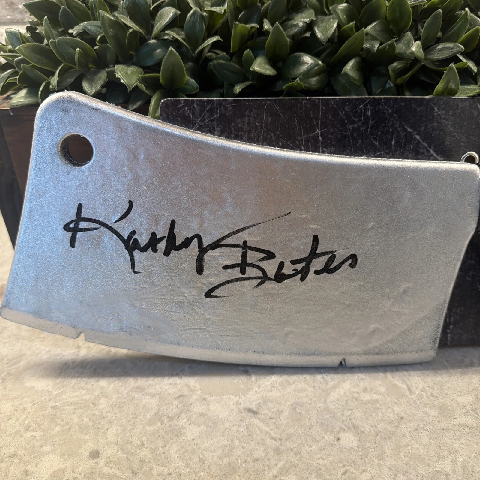 Kathy Bates — KATHY BATES SIGNED MISERY CLEAVER MOVIE PROP TOY AUTOGRAPH JSA COA, image 2