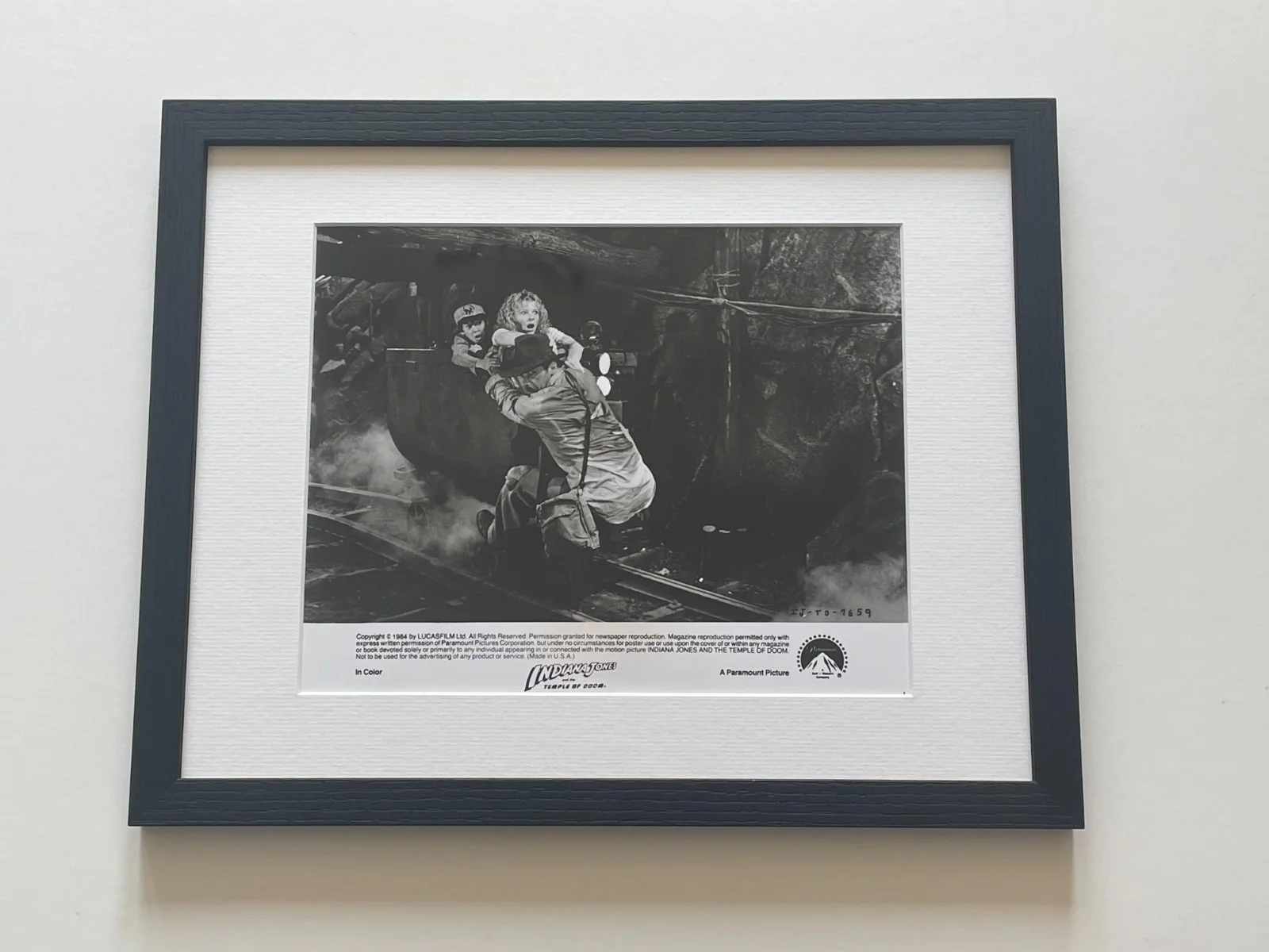 Indiana Jones And The Temple Of Doom Original Framed 8X10 Inch Press Photo, изображение 2