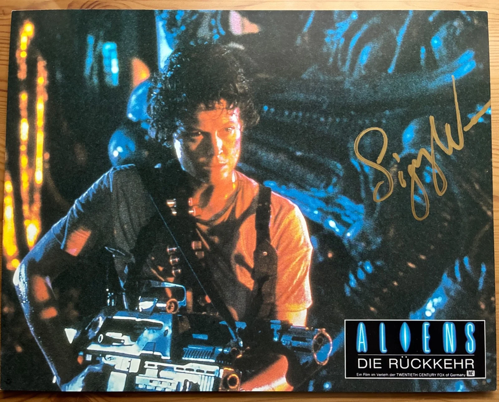 Sigourney Weaver — Sigourney Weaver Signed Aliens Die Rückkehr 8x10 Lobby Card Autograph Ripley BAS