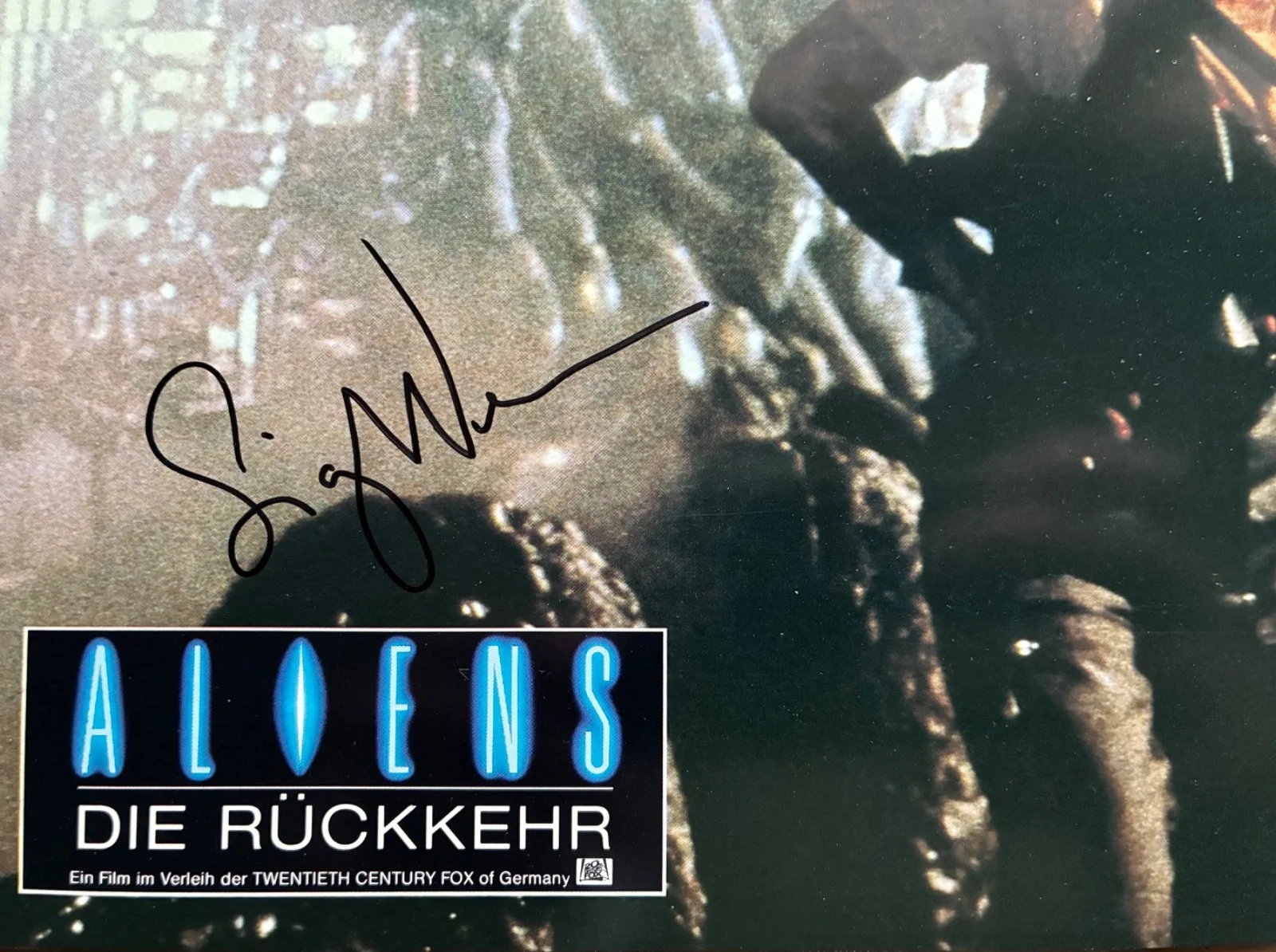 Sigourney Weaver — Sigourney Weaver Signed Aliens Die Rückkehr 8x10 Lobby Card Autograph Ripley BAS