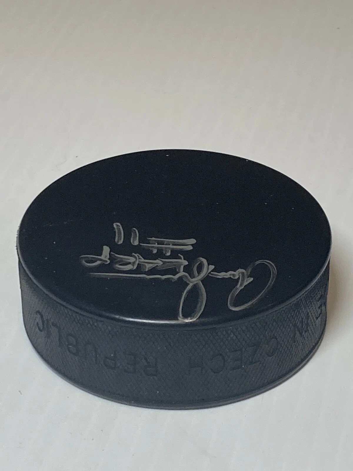 Aaron Schwartz Karp Signed Autographed Mighty Ducks Movie Hockey Puck, изображение 4