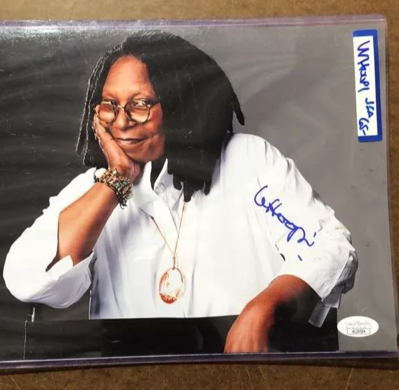 Whoopi Goldberg — Whoopi Goldberg Signed 8x10 Photo Autograph Actress The View Ghost