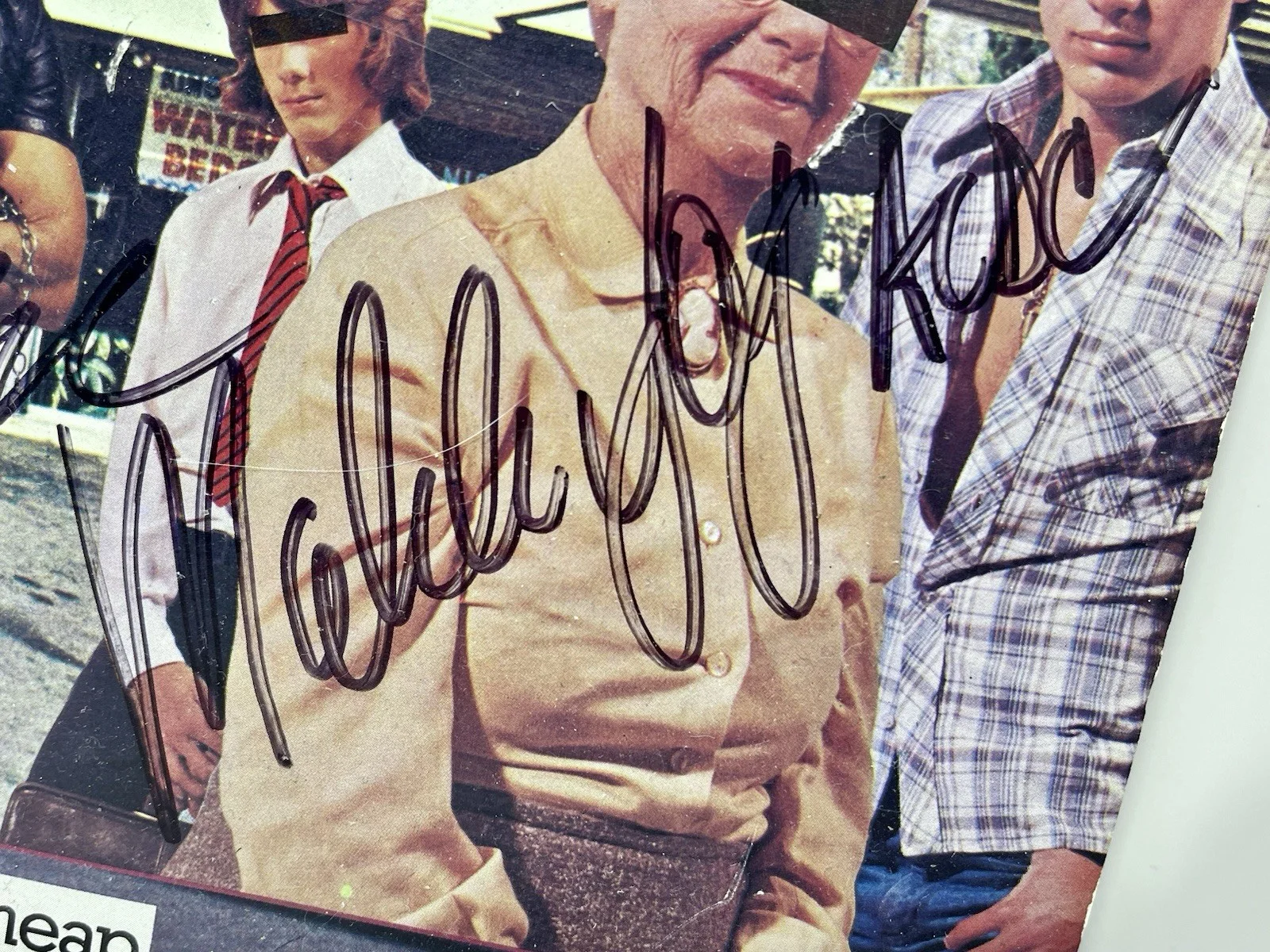 AC/DC Signed Dirty Deeds Done Dirt Cheap Album Sleeve - All 5 Members AUTOGRAPH, изображение 3