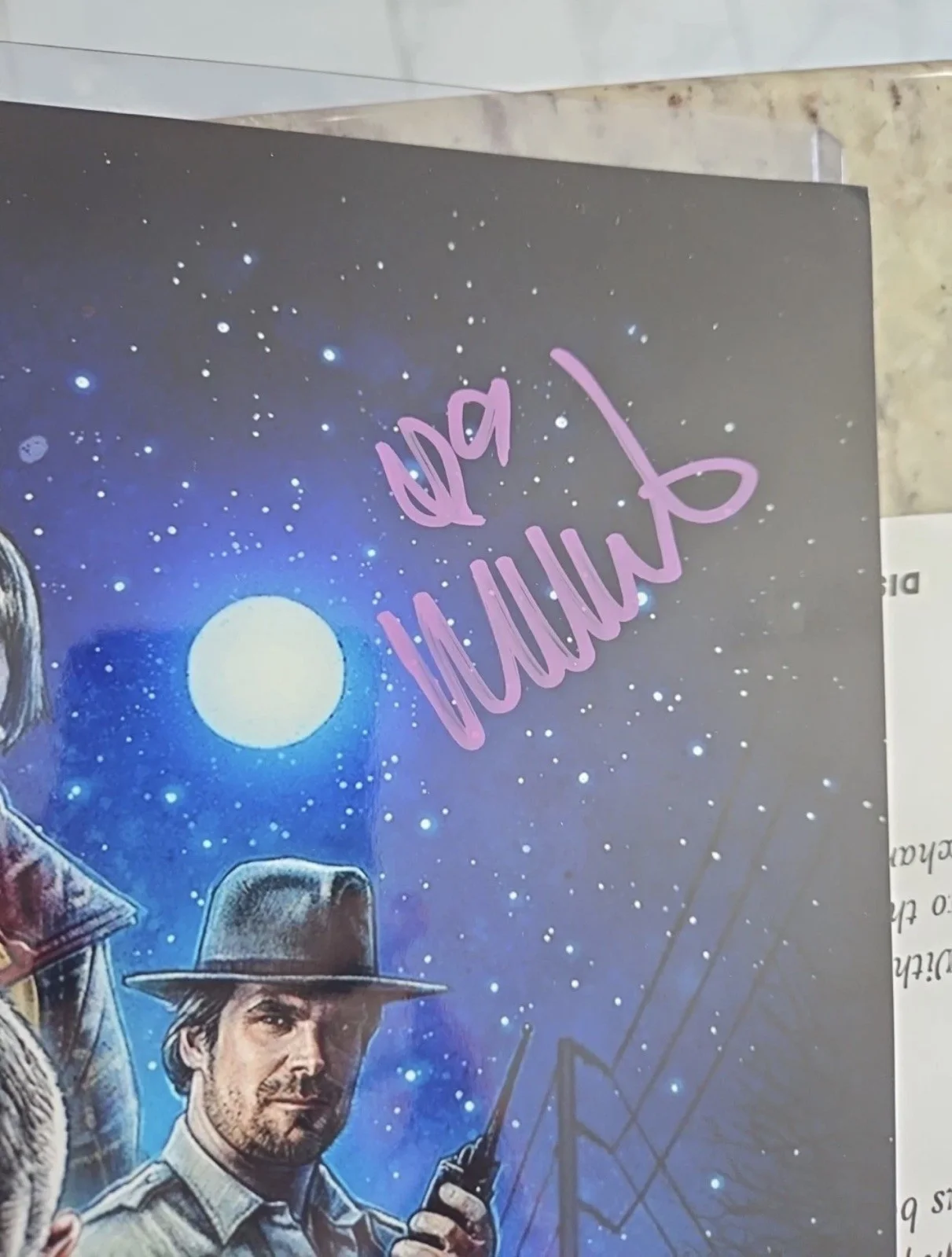GATEN MATARAZZO MILLIE BOBBY BROWN CALEB MCLAUGHLIN — STRANGER THINGS 11 X 17 CAST SIGNED SEASON 1 POSTER MILLIE BOBBY BROWN, изображение 3