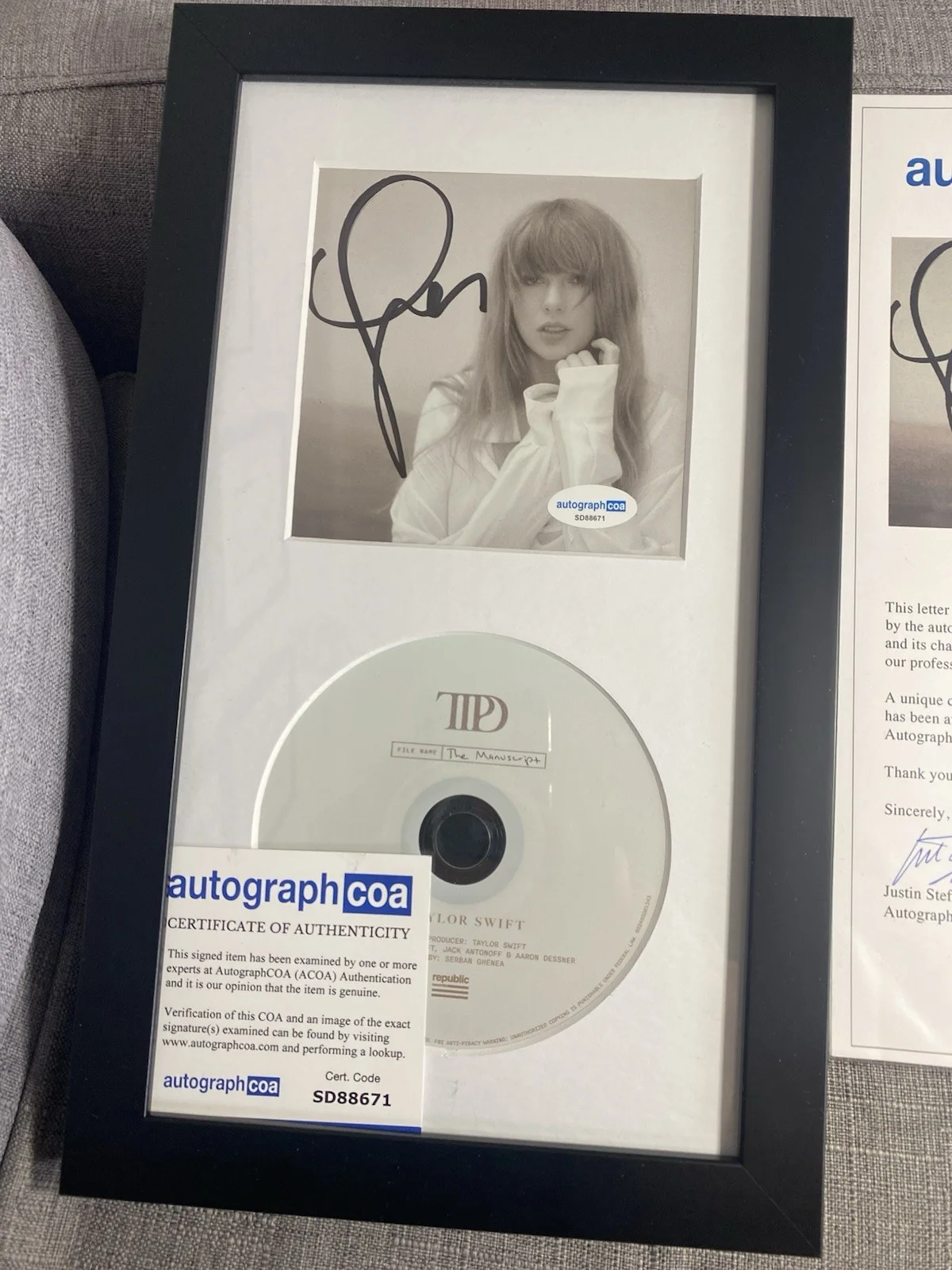 Taylor Swift Autograph/Signed CD Booklet the Tortured Poets Department With COA, image 2
