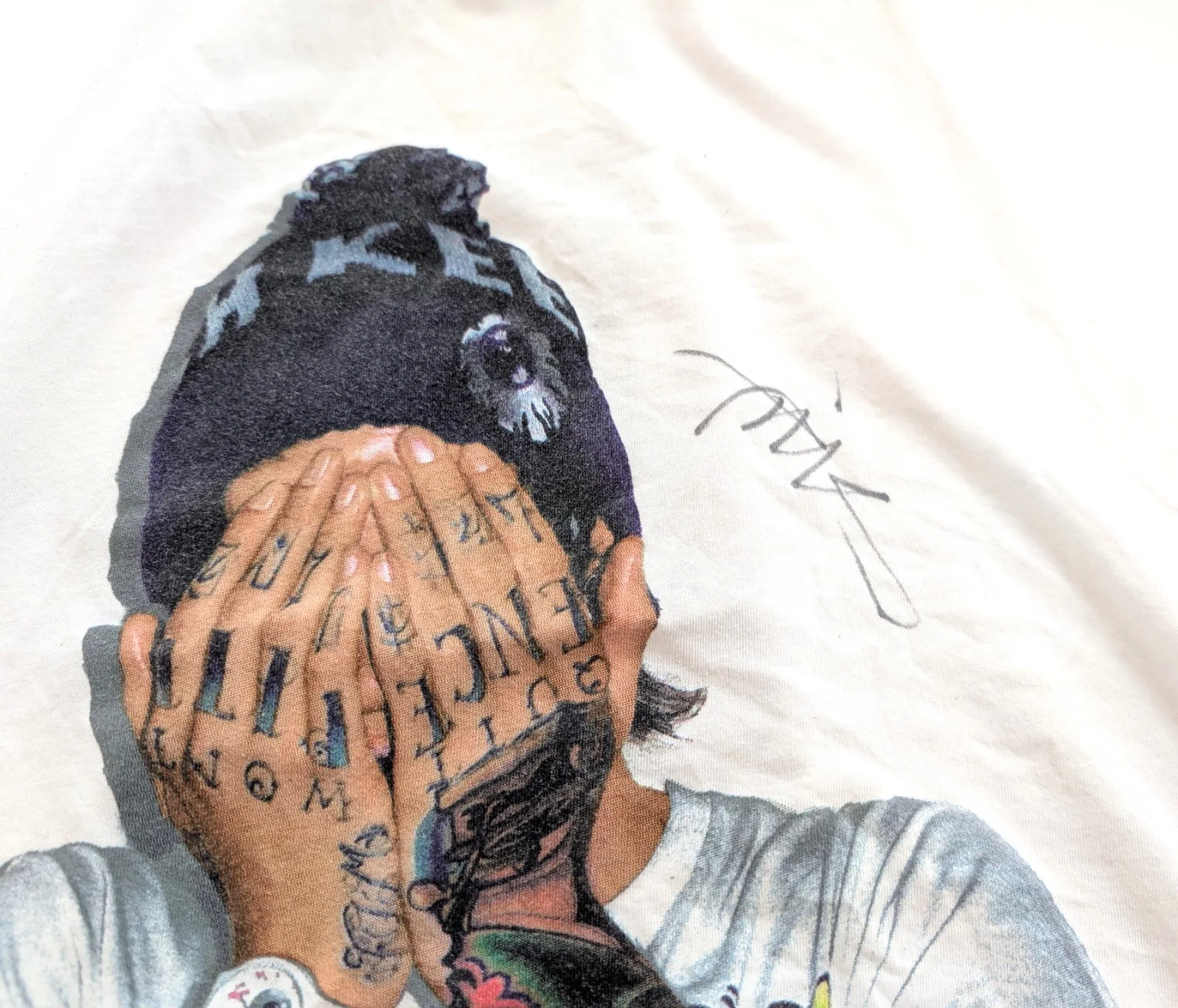 Travis Mills Keith Haring Cover Your Face Signed halter top American Music Award, image 2