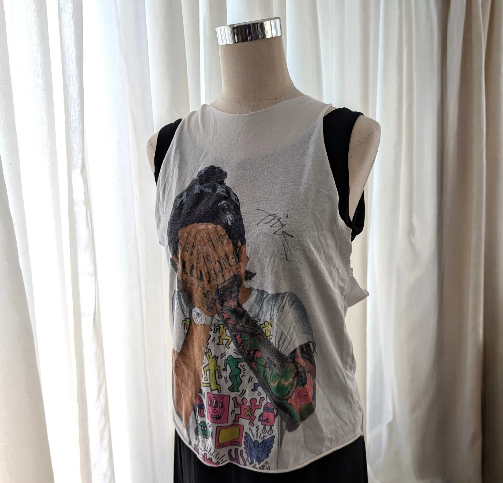 Travis Mills Keith Haring Cover Your Face Signed halter top American Music Award, image 4