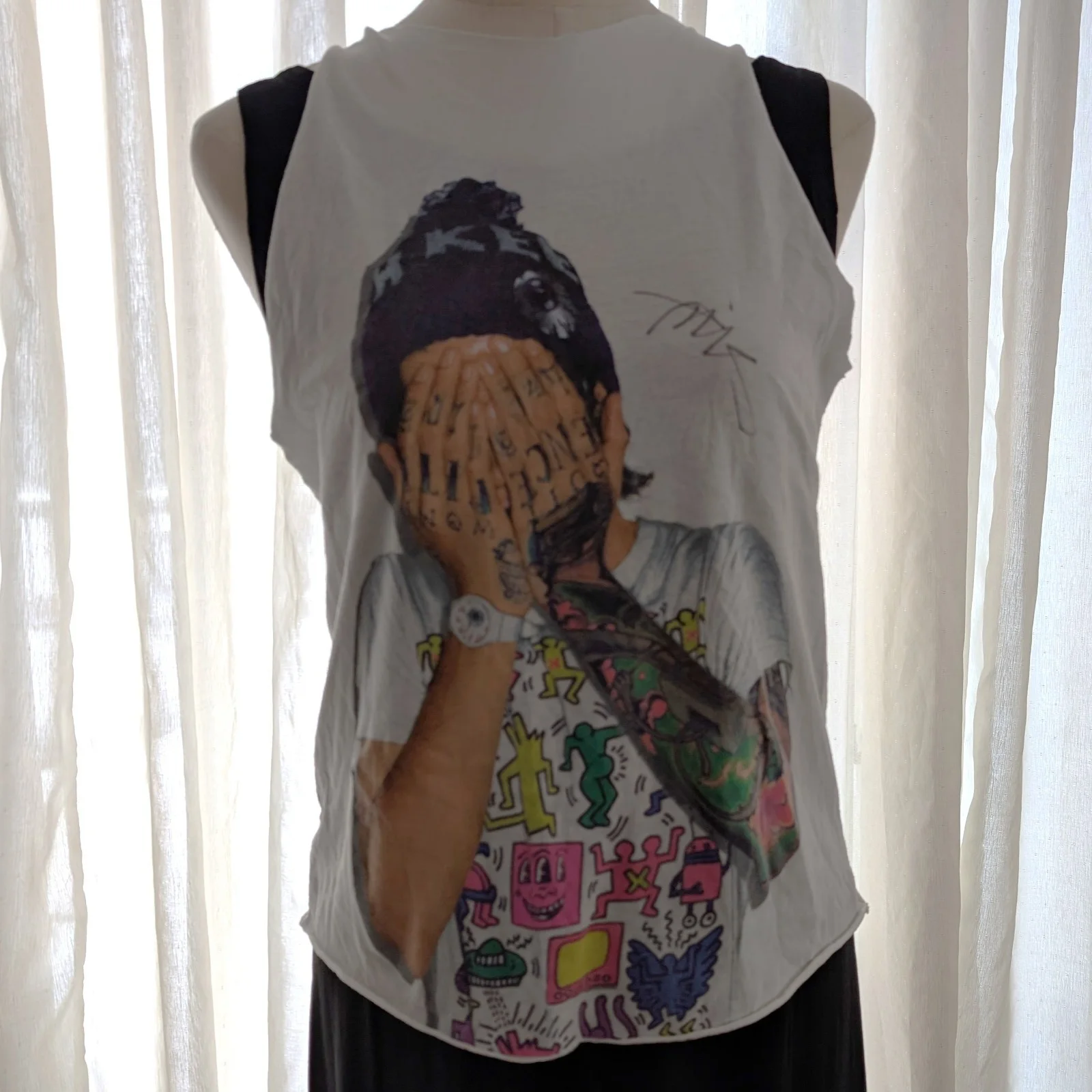 Travis Mills Keith Haring Cover Your Face Signed halter top American Music Award, image 5
