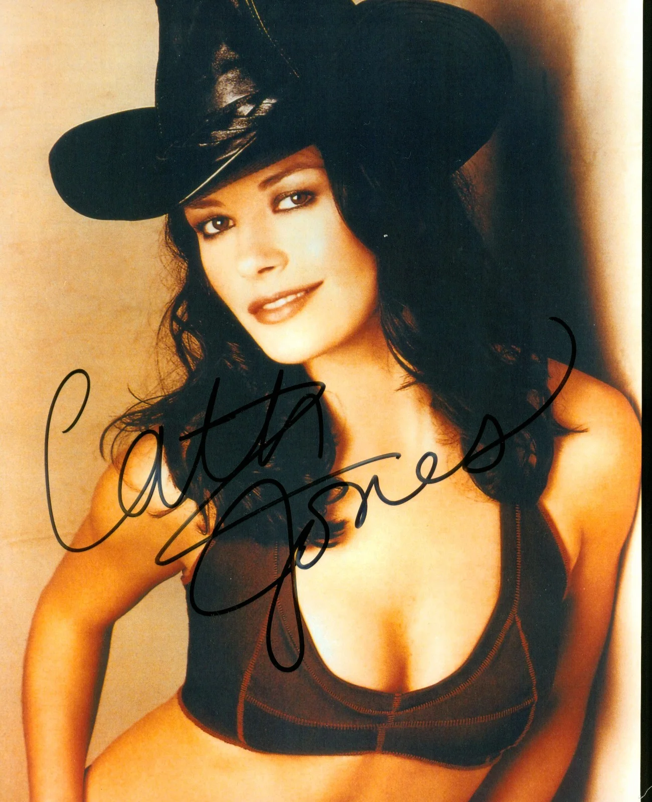Catherine Zeta Jones — Catherine Zeta Jones autographed signed 8 X 10 Color photo RARE VINTAGE Chicago