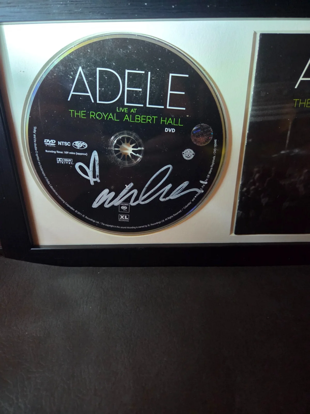ADELE signed "THE ROYAL ALBERT HALL LIVE "CD ALBUM framed ICONZ coa free shiping, изображение 2