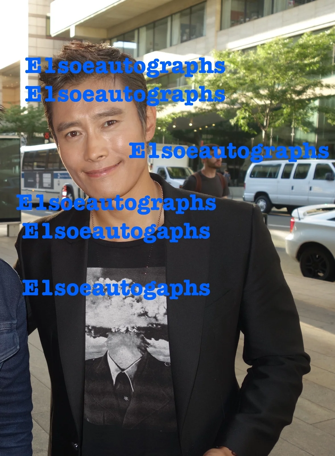 byung hun lee — Byung Hun Lee signed 8x10 Photo in person. Proof. Magnificent Seven, Terminator, image 2
