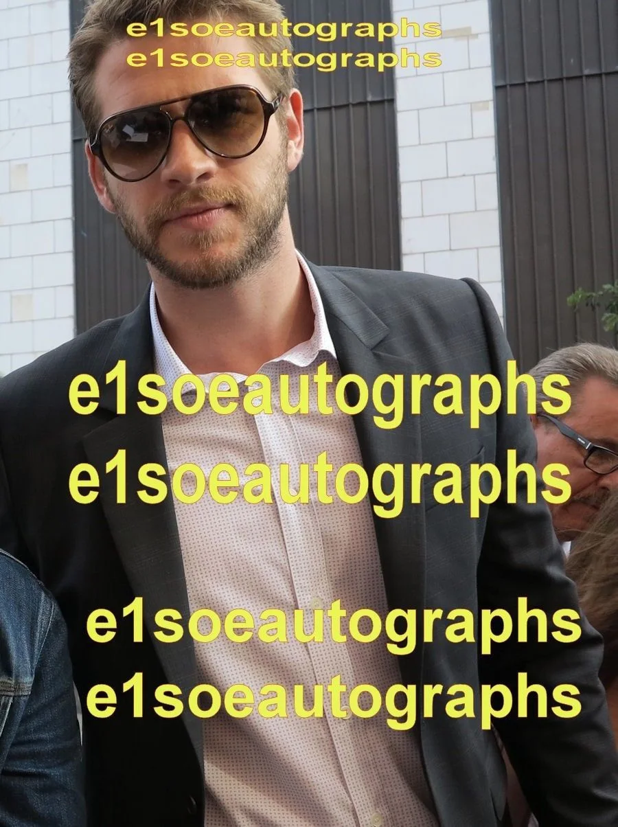 Liam Hemsworth — Liam Hemsworth signed 8x10 Photo in person Proof - Hunger Games Mockingjay, изображение 2