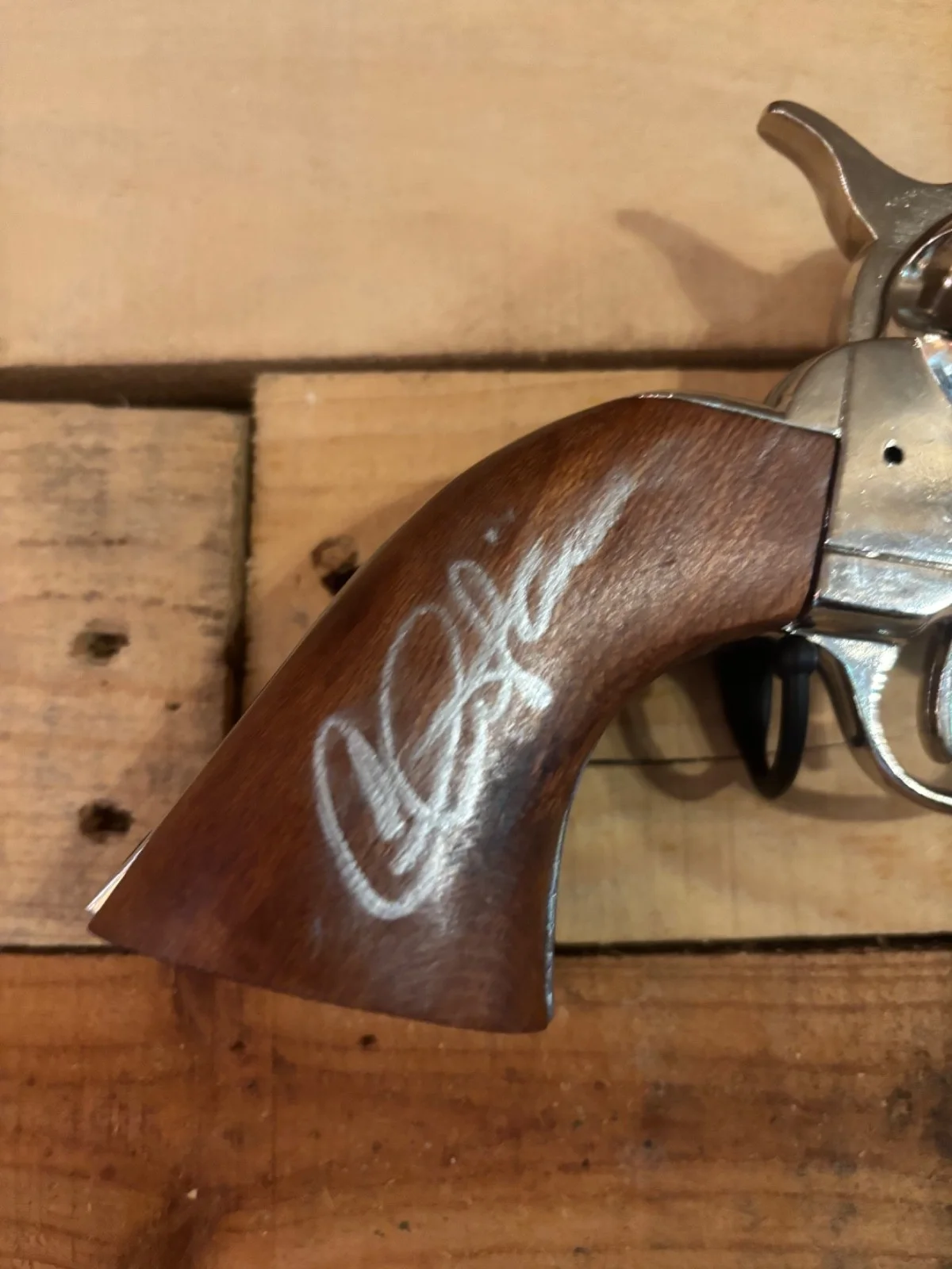 Charlie Sheen — 🤠 Charlie Sheen Hand Signed Young Guns Metal Replica Revolver JSA PSA, image 2