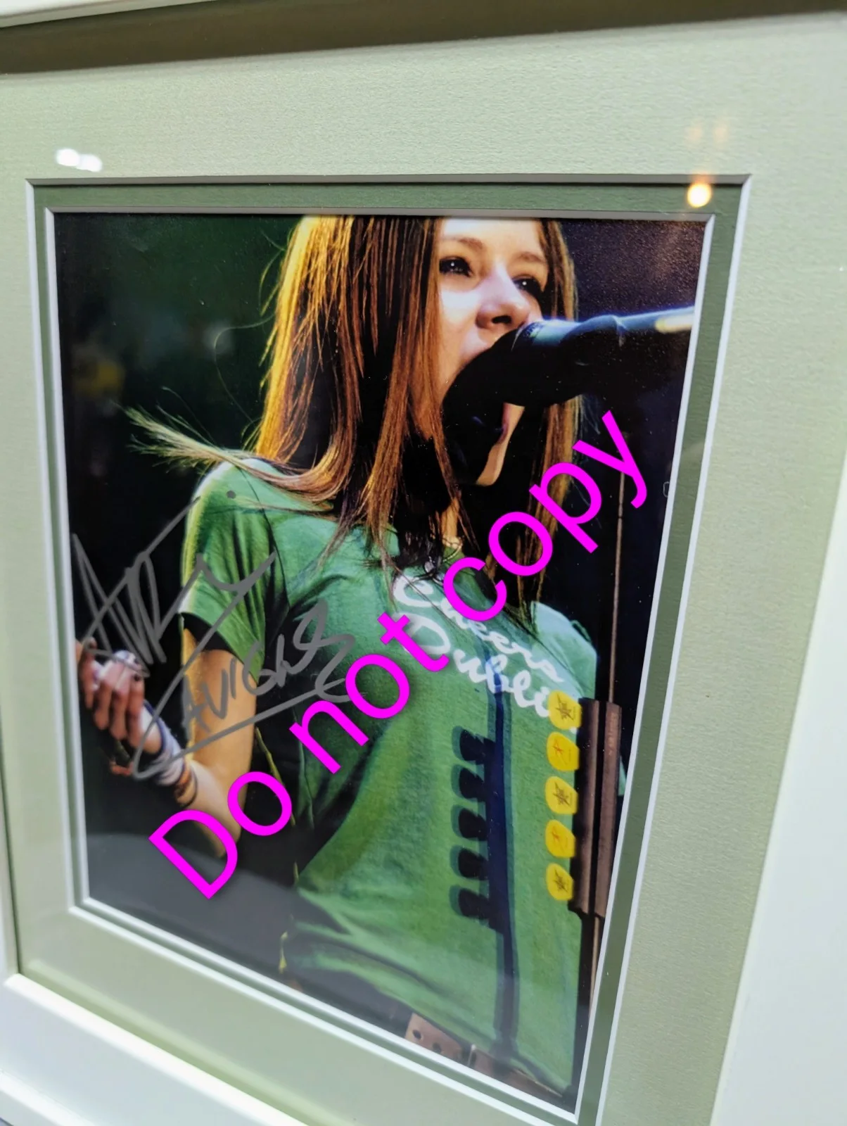 Avril Lavigne Signed Photograph Framed Unique One Of A Kind Vintage Pop Punk 🔥, изображение 2