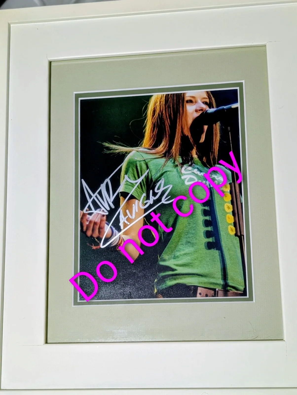 Avril Lavigne Signed Photograph Framed Unique One Of A Kind Vintage Pop Punk 🔥, изображение 3