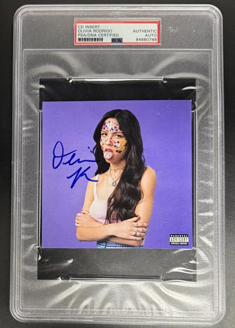 Olivia Rodrigo — Olivia Rodrigo Sour Signed Autograph PSA/DNA Encapsulated Slabbed CD Cover COA B