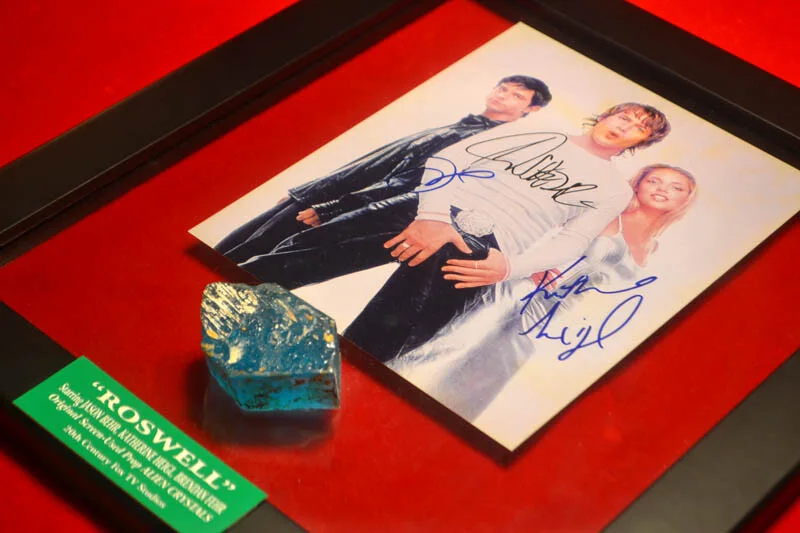 ROSWELL Signed Katherine Heigl, Jason Behr + PROPS, DVD Set, COA UACC PROP STORE, image 2