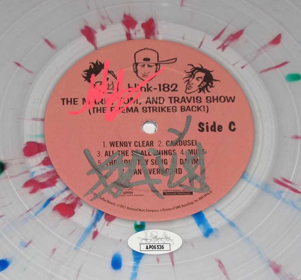 MARK HOPPUS, TRAVIS BARKER - BLINK 182 — MARK HOPPUS & TRAVIS BARKER signed "BLINK 182" VINYL RECORD Exact Proof JSA Rare, изображение 3