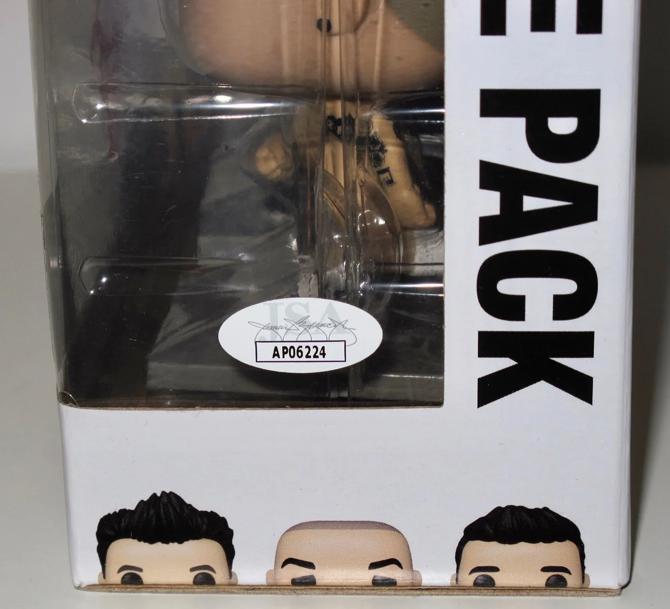 MARK HOPPUS, TRAVIS BARKER - BLINK 182 — Mark Hoppus & Travis Barker signed "BLINK 182" Funko Pop RARE Exct Proof JSA COA, изображение 3