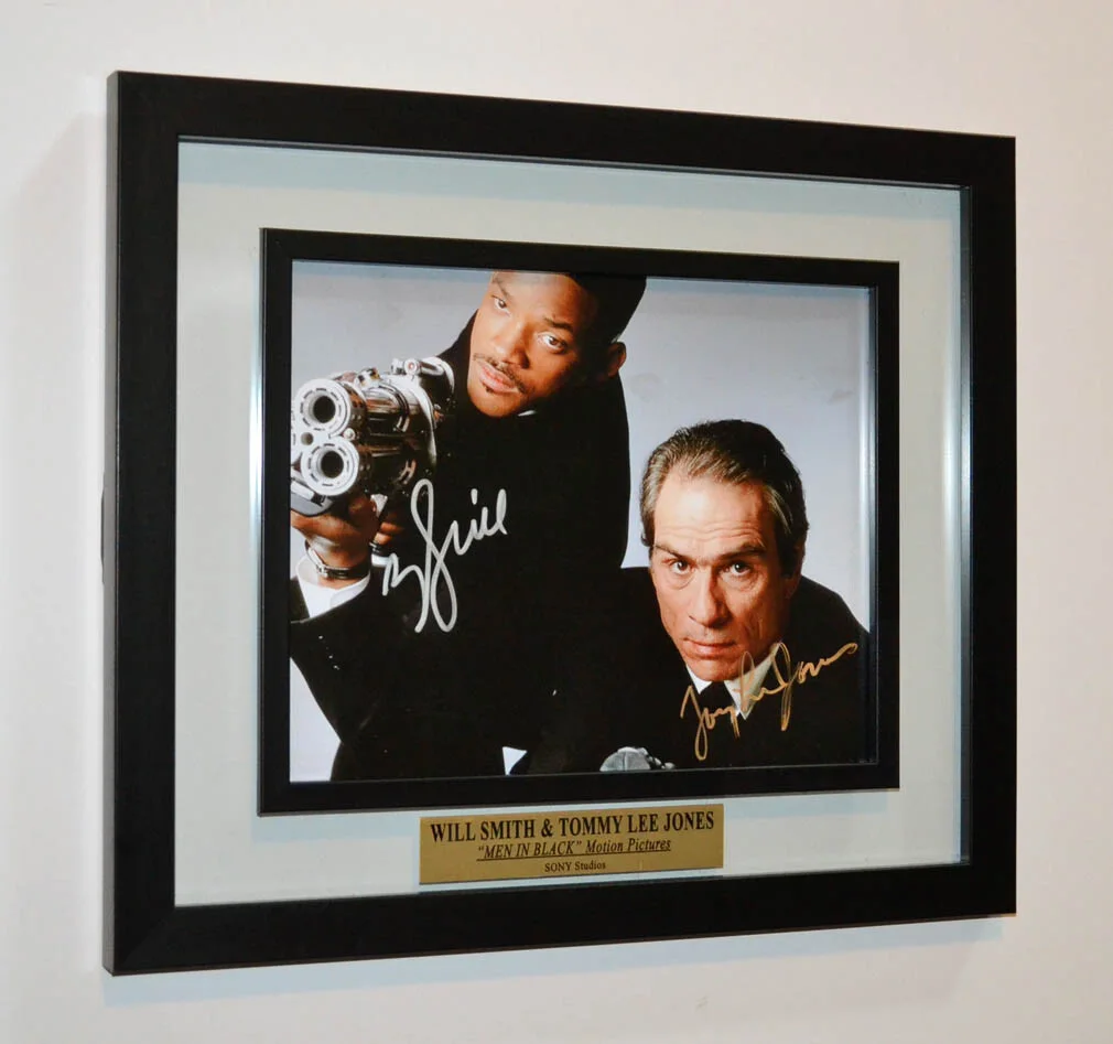 WILL SMITH, TOMMY LEE JONES Signed MIB Men In Black COSTUME, COA UACC Frame, DVD, изображение 3