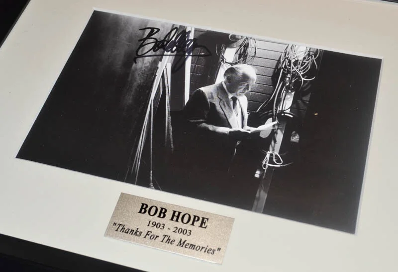 BOB HOPE — BOB HOPE Signed AUTOGRAPH Frame PHOTO, DVD, GI Joe DOLL, COA, UACC #228 GIFT SET, изображение 4
