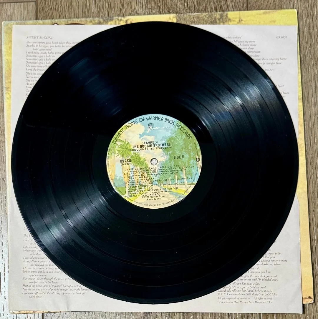 Autographed THE DOOBIE BROTHERS STAMPEDE signed record album 7 signatures, изображение 2