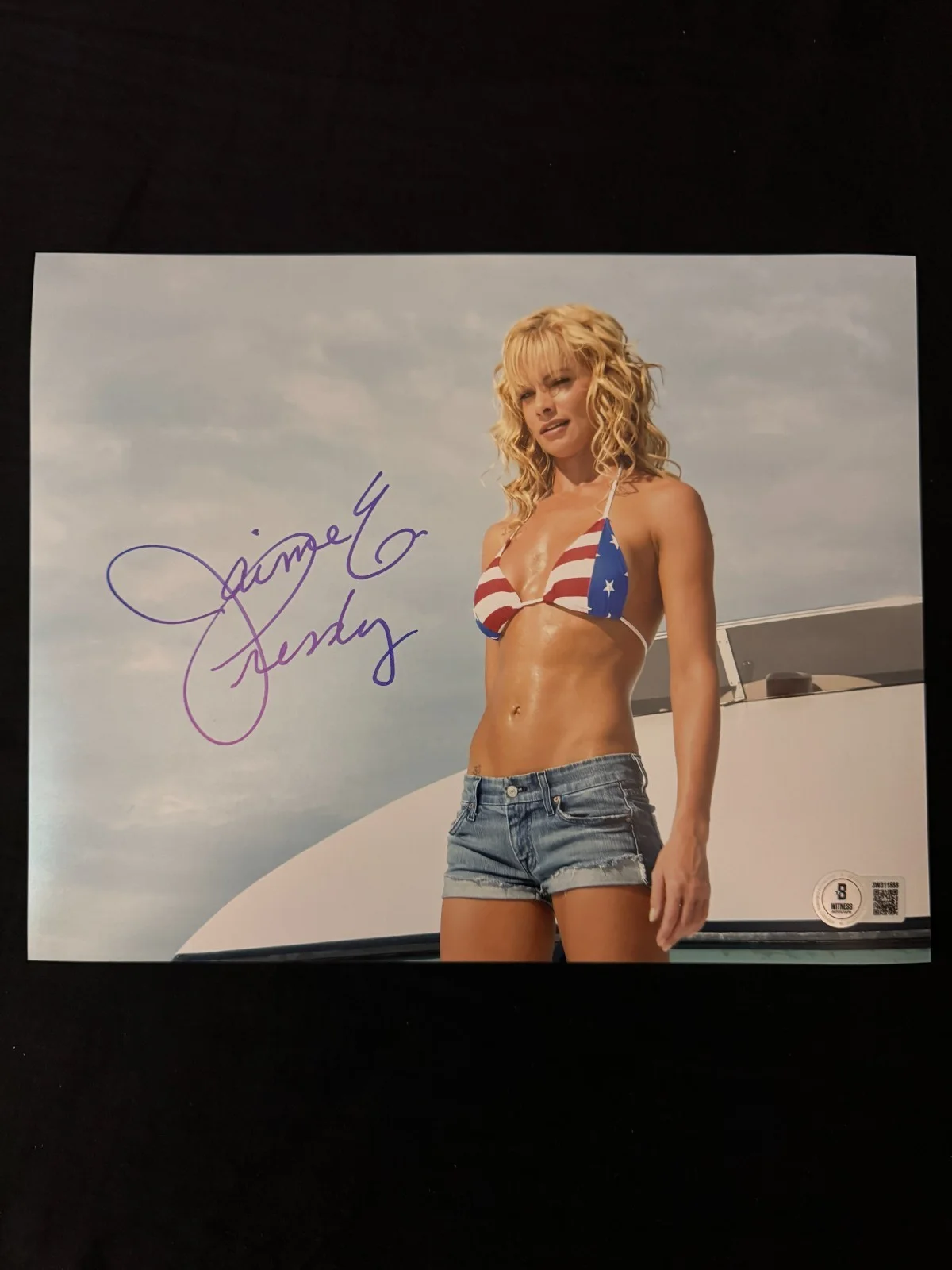Jaime Pressly — Jaime Pressly signed 8x10 photo W/ Beckett Witness COA